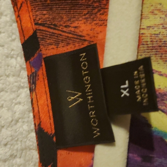 Blouse - Picture 2 of 3